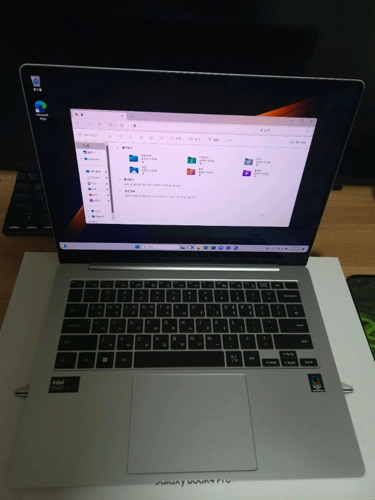 삼성 갤럭시북4 프로 14인치 노트북 (울트라7 / 32G / 1TB) NT940XGK-KD72S 이미지