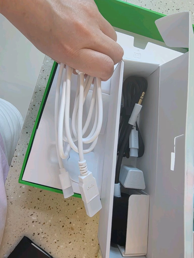 레이저 블랙샤크 V3 PRO 화이트 게이밍 헤드셋 이미지