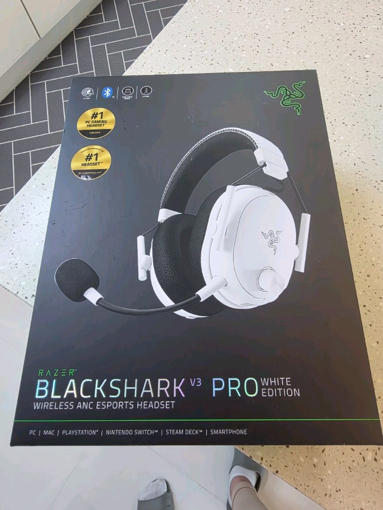 레이저 블랙샤크 V3 PRO 화이트 게이밍 헤드셋 이미지
