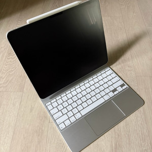 iPad Pro 13(M4) 셀룰러 및 주변기기 판매합니다 이미지
