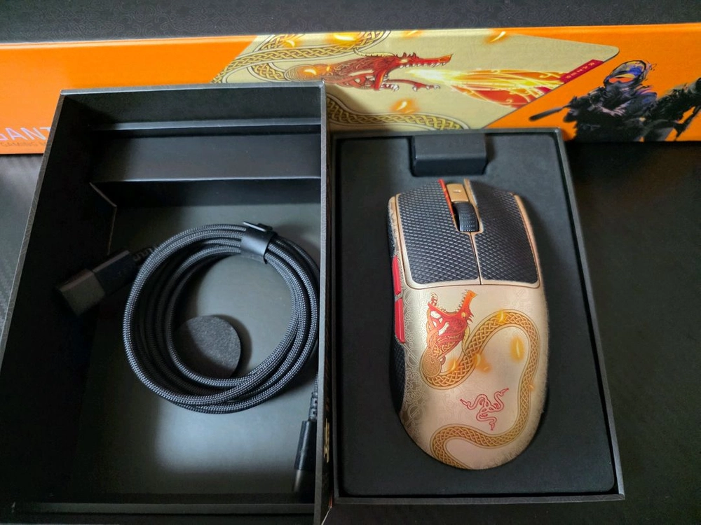 레이저 바이퍼 (Razer Viper) V3 Pro 카스 에디션 + 패드 세트 판매합니다 이미지