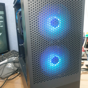 게이밍 인텔 울트라5 245k RTX5050 본체 이미지