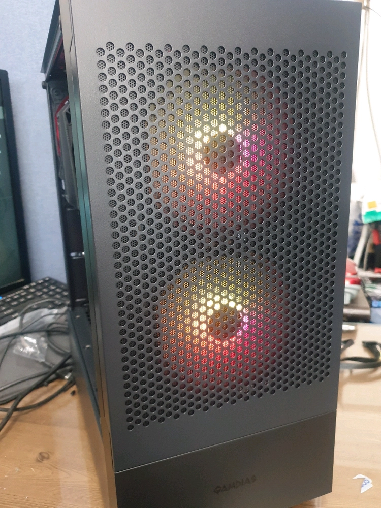 게이밍 인텔 울트라5 245k RTX5050 본체 이미지