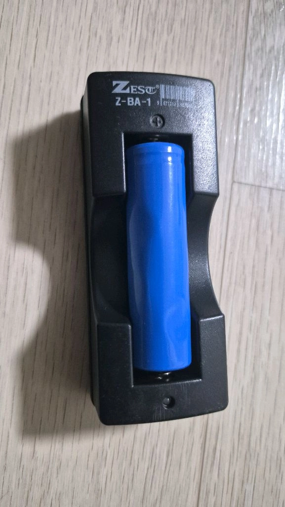 휴대용 충전기 세트라디오미니선풍기. 등 이미지