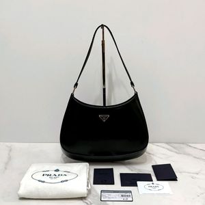 프라다 클레오 브러시드 삼각로고 호보백 숄더백 가방 1BC499 이미지