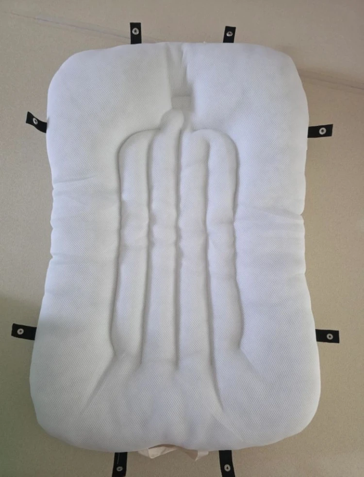 아기 휴대용침대 이미지