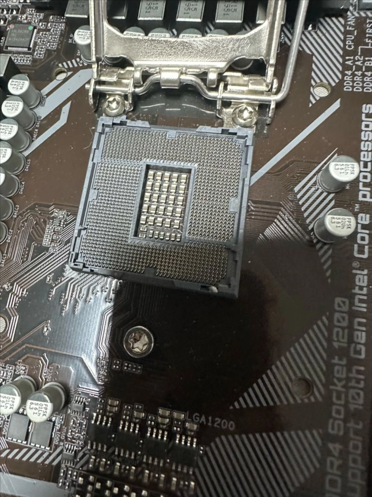 기가바이트 Z490 UD 메인보드 이미지