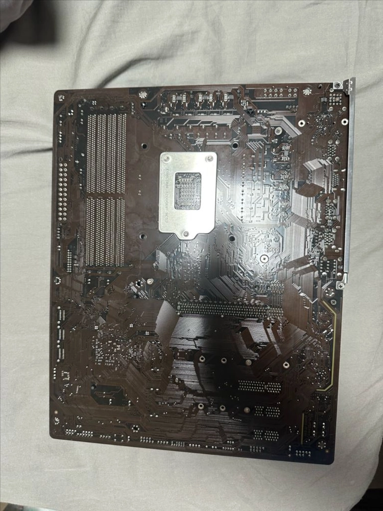 기가바이트 Z490 UD 메인보드 이미지
