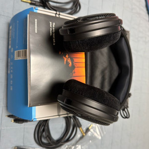 젠하이저 HD660S2 R 밴드부분 긁힘 저렴하게 내놓아요 이미지