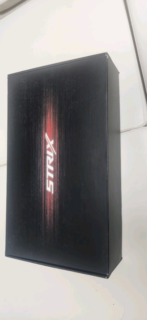 ASUS ROG STRIX 라데온 RX VEGA 64 이미지