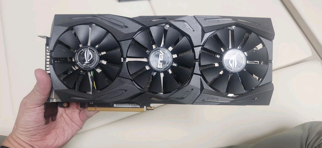ASUS ROG STRIX 라데온 RX VEGA 64 이미지