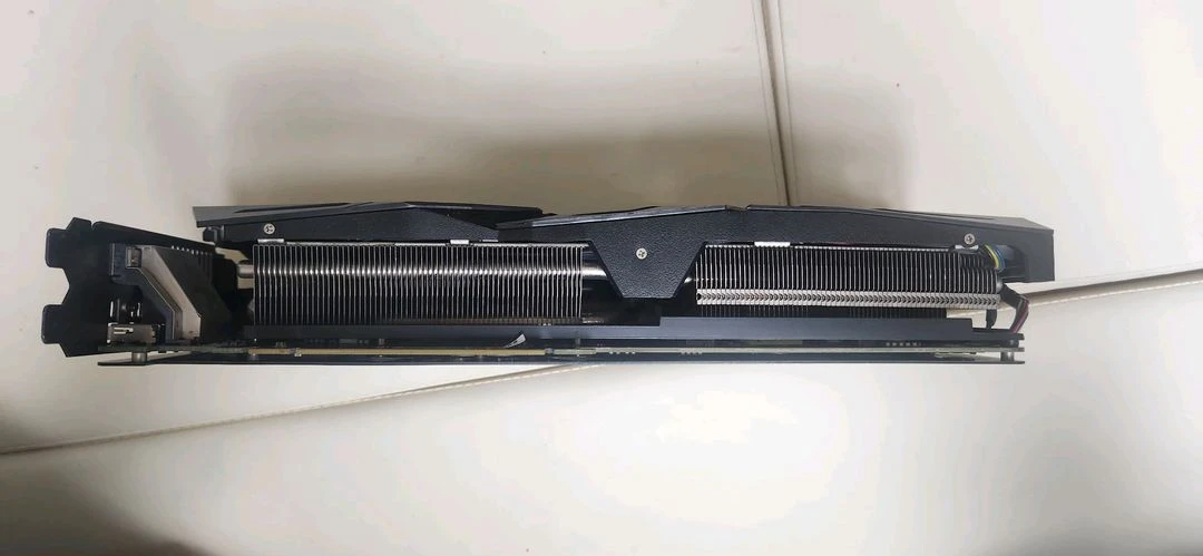 ASUS ROG STRIX 라데온 RX VEGA 64 이미지
