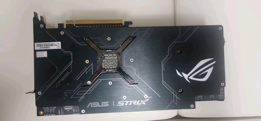 ASUS ROG STRIX 라데온 RX VEGA 64 이미지