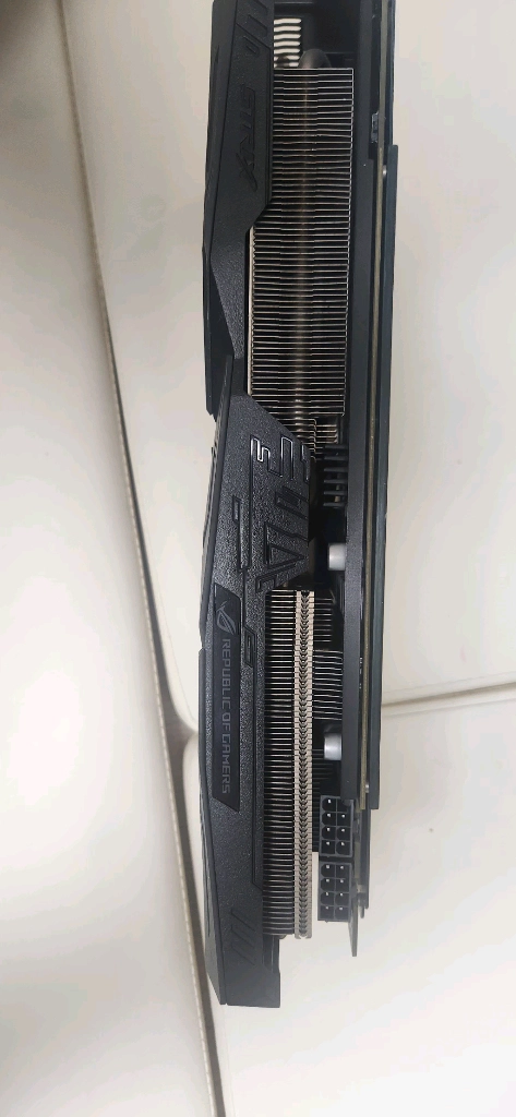 ASUS ROG STRIX 라데온 RX VEGA 64 이미지