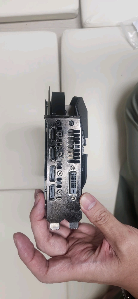 ASUS ROG STRIX 라데온 RX VEGA 64 이미지