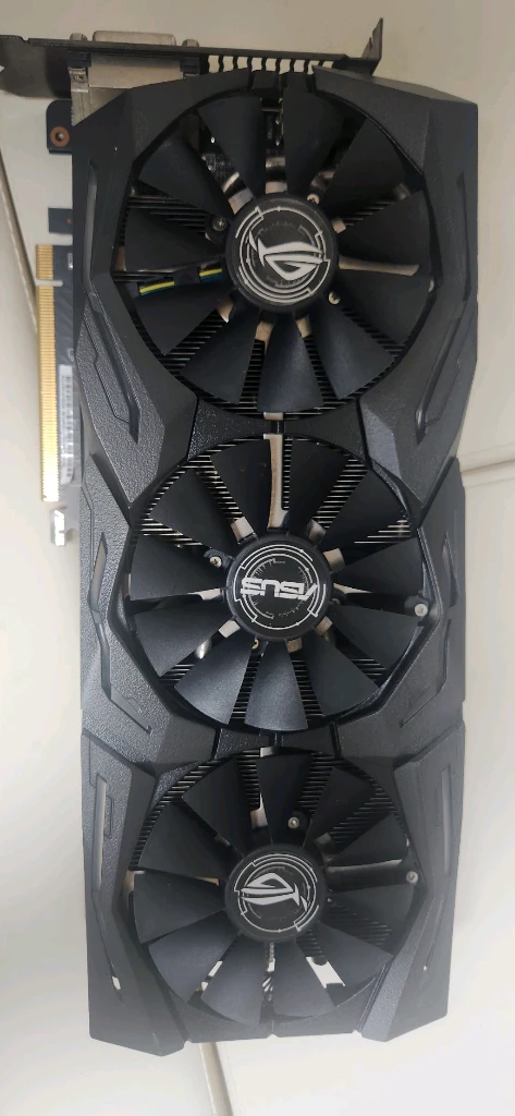 ASUS ROG STRIX 라데온 RX VEGA 64 이미지