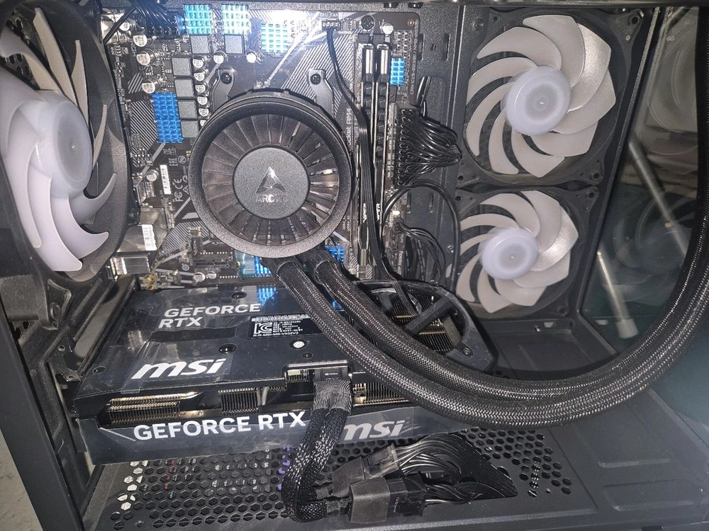 급처 / RTX5070 / 5700X3D / 64GB / 게이밍본체 이미지