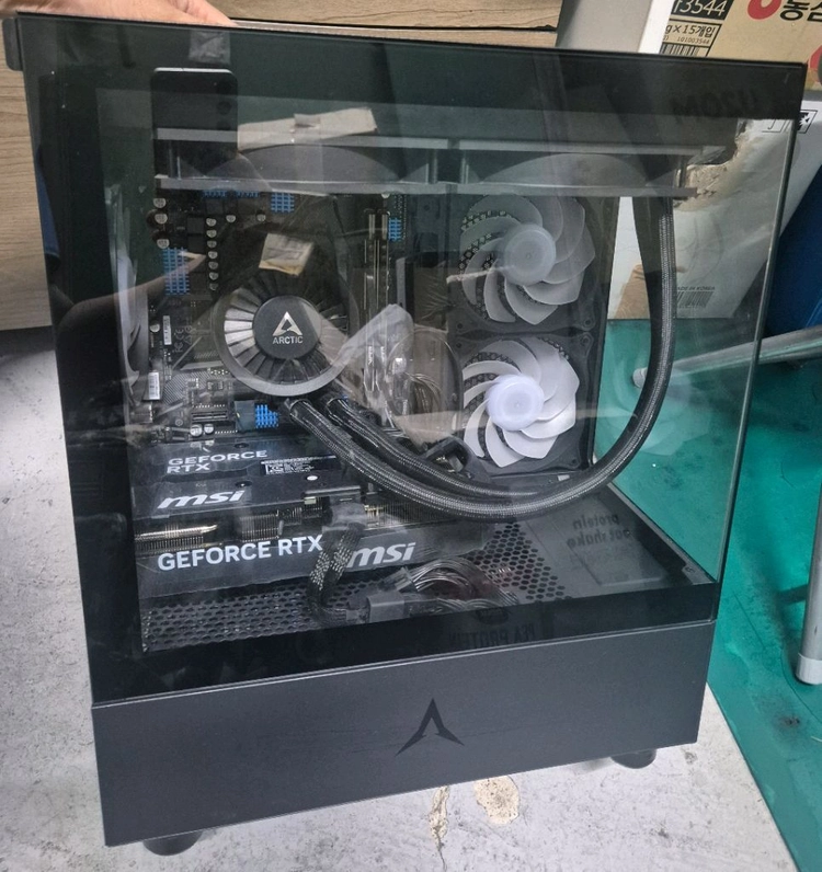 급처 / RTX5070 / 5700X3D / 64GB / 게이밍본체 이미지