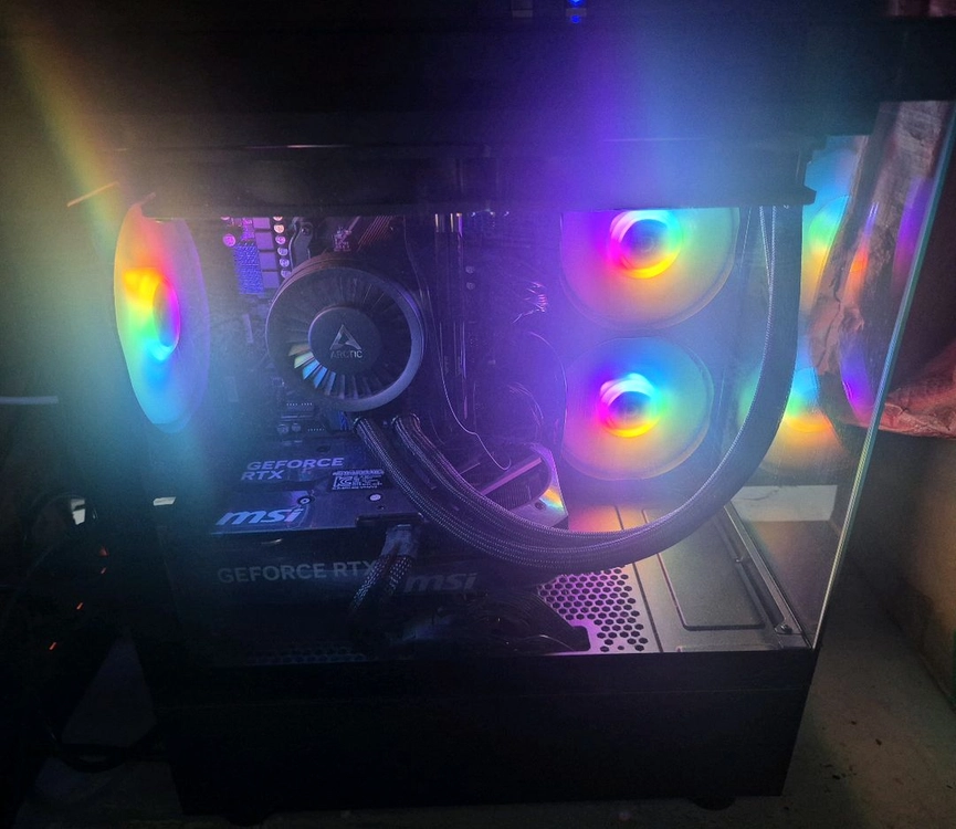 급처 / RTX5070 / 5700X3D / 64GB / 게이밍본체 이미지