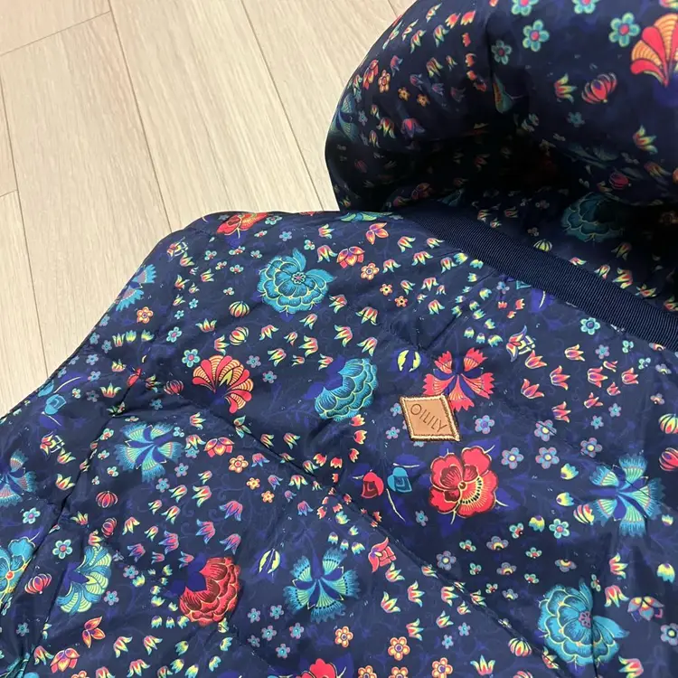 오일릴리 OILILY 플라워 패턴 프릴 후드 덕다운 패딩조끼 스트링 셔링 오리털 점퍼 자켓 베스트 네이비 이미지