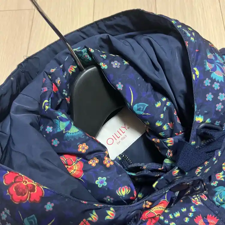 오일릴리 OILILY 플라워 패턴 프릴 후드 덕다운 패딩조끼 스트링 셔링 오리털 점퍼 자켓 베스트 네이비 이미지