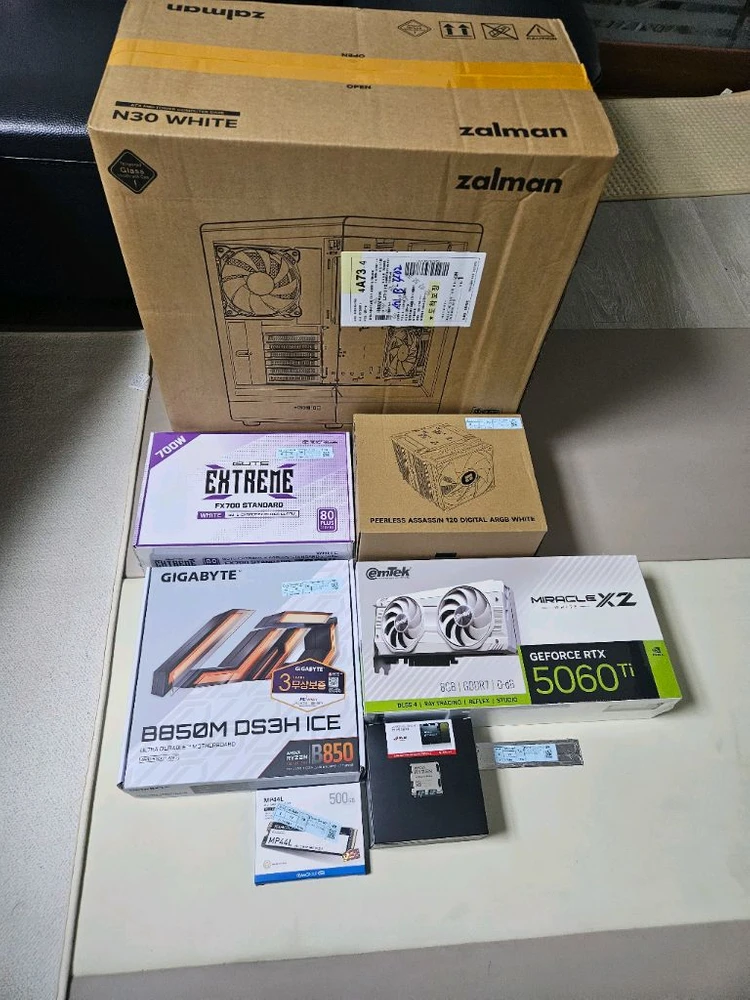 (미개봉)라이젠7800X3D B850M 램16 이엠텍RTX5060Ti 화이트본체!~ 이미지
