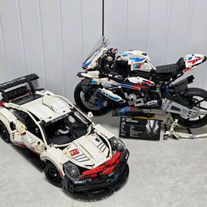 레고 테크닉 BMW M 1000 RR (42130), 포르쉐 911 RSR (42096)입니다 이미지