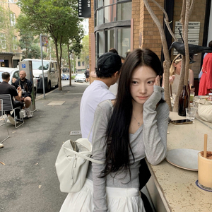 leeds 리즈 소피아 브이넥티 이미지