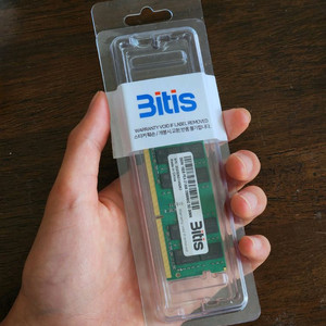 삼성 칩 사용 DDR4 16GB RAM 이미지