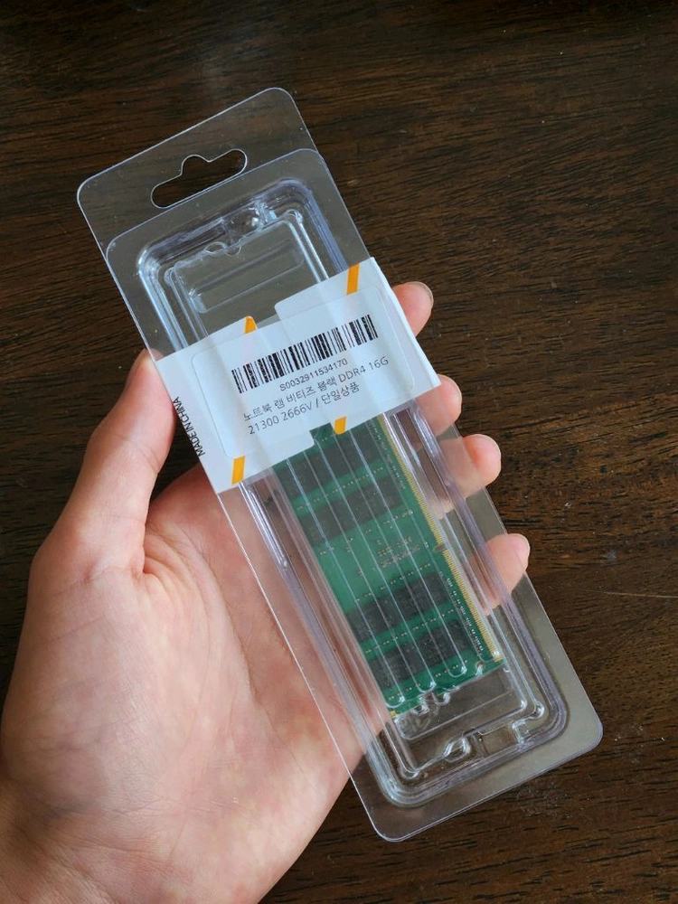 삼성 칩 사용 DDR4 16GB RAM 이미지