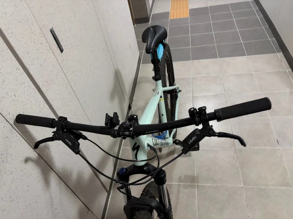 스페셜라이즈드 MTB 자전거 이미지