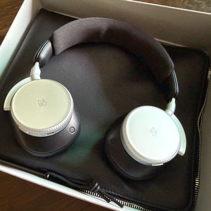 뱅앤올룹슨 B&O Beoplay H100 헤드폰. 이미지