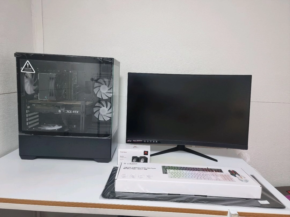 게이밍 컴퓨터 팝니다.고사양 풀세트.롤.발로란트.옵치.피시.PC.스팀.배그 i5 14400f+RTX3080 이미지