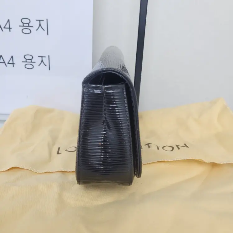 루이비통 M4029N 에삐 소베 클러치 (누나명품중고) 이미지