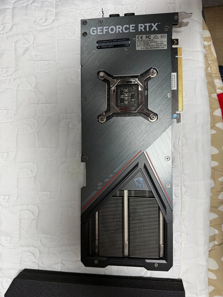RTX 4070 vulcan 그래픽카드 이미지