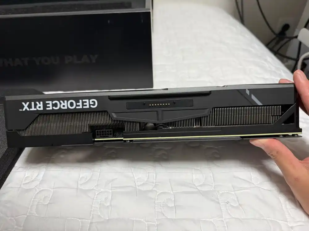 RTX 4070 vulcan 그래픽카드 이미지