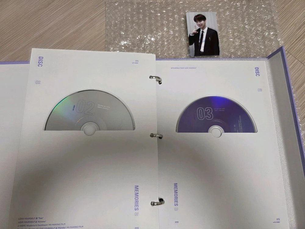 방탄소년단 메모리즈 2018 DVD /슈가 포카,고양이 스티커/새제품 이미지