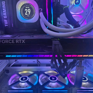 MANLI 지포스 RTX 5090 Gallardo OC D7 32GB 팝니다 이미지