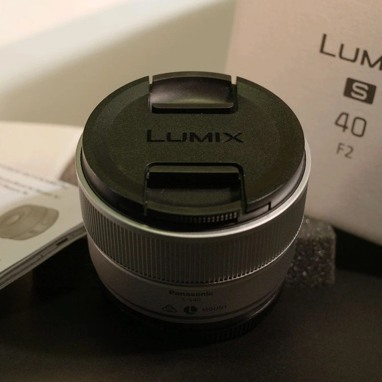 파나소닉 루믹스 40mm f2 실버 이미지