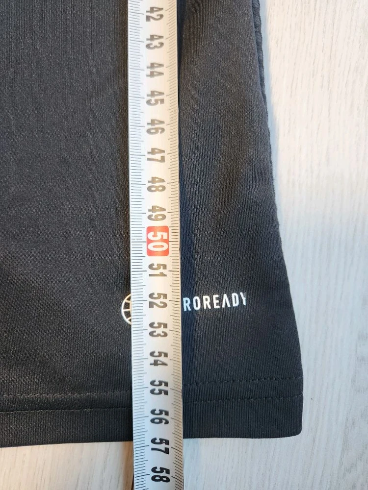 아디다스 키즈 티로 23 리그 저지 티셔츠 블랙 사이즈160새상품급인데 앞쪽 에어로레디 y자 벗겨짐(사진) 외에는 이미지