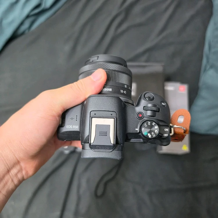 캐논 eos r50 카메라 +번들렌즈 +캐논 삼각대판매합니다. 이미지