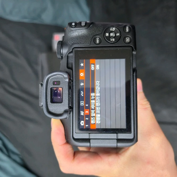 캐논 eos r50 카메라 +번들렌즈 +캐논 삼각대판매합니다. 이미지