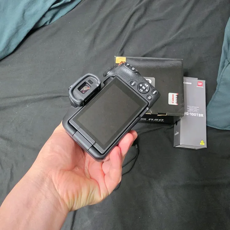 캐논 eos r50 카메라 +번들렌즈 +캐논 삼각대판매합니다. 이미지