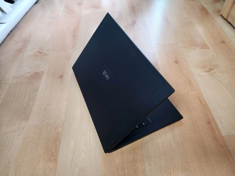 [최고급] LG 그램 23년형 13세대 12코어+ i5 극초경량 999g 이미지