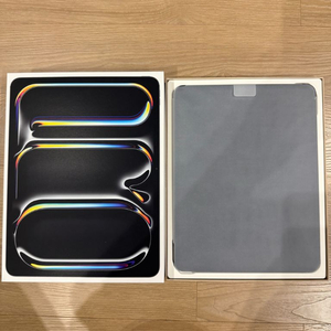 아이패드 프로 13인치 M4 (256GB, 셀룰러) + 정품 매직키보드 판매합니다. 이미지