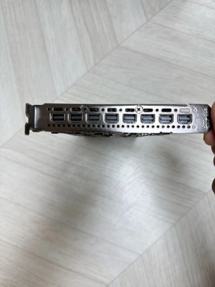 AI 그래픽카드 엔비디아 nvs810 이미지