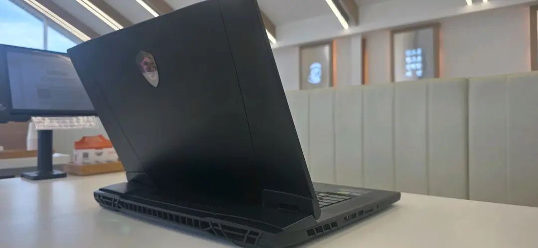 msi titan gt77 hx13v 4090그래픽 UHD 게이밍노트북(풀박스) 이미지