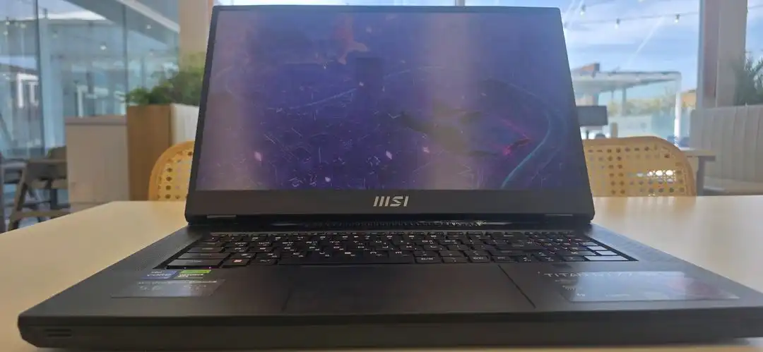 msi titan gt77 hx13v 4090그래픽 UHD 게이밍노트북(풀박스) 이미지