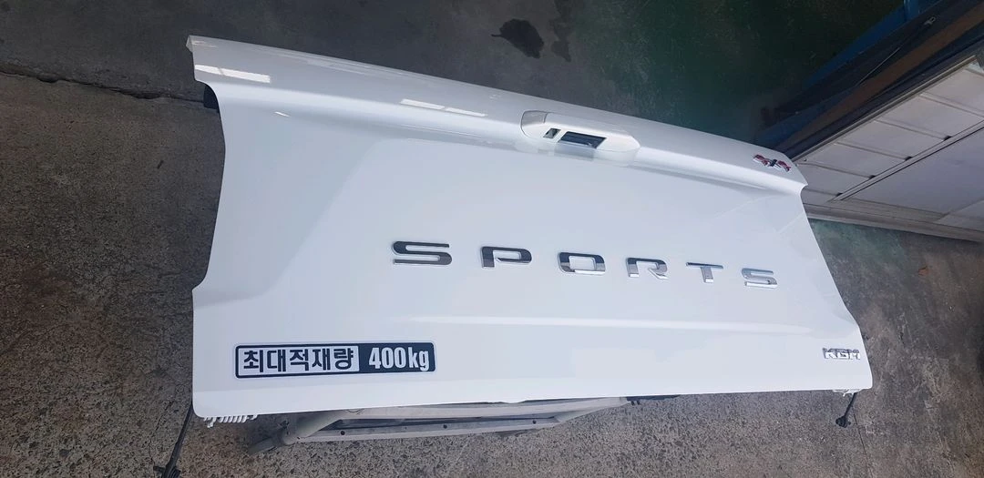 렉스턴스포츠 칸 쿨맨 적재함 트렁크도어 뒷도어 뒷문짝 24년식 순정 팝니다 이미지