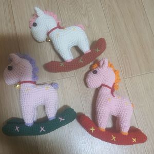 핸드메이드 뜨개질 흔들 목마 말 조랑말 인형 인테리어 소품 장식 이미지